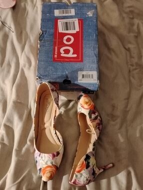 pop Floral Pointed-Toe Heels in Cream with Pink, Orange and Purple Accents